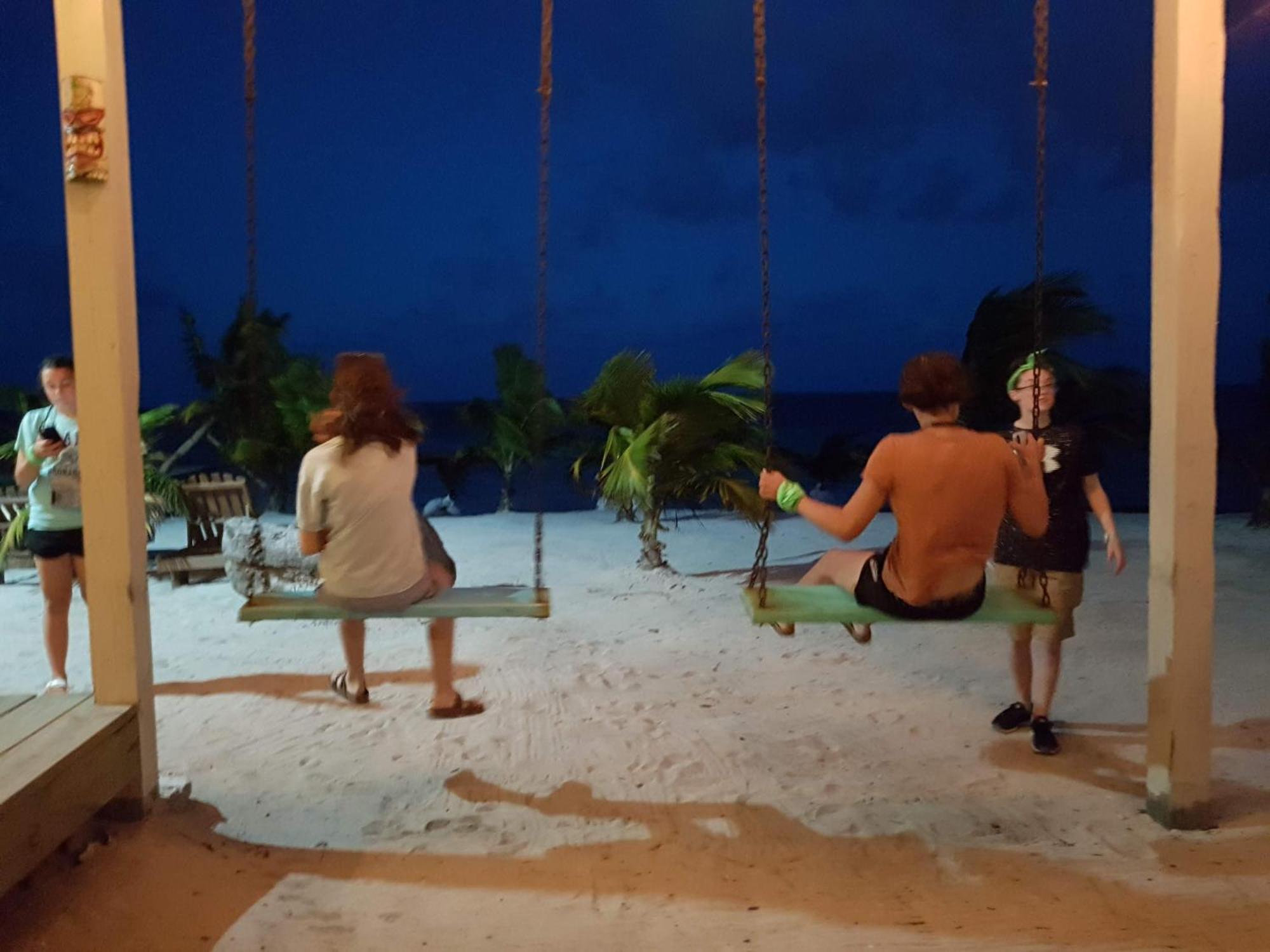 Royal Caribbean Resort San Pedro  Eksteriør bilde
