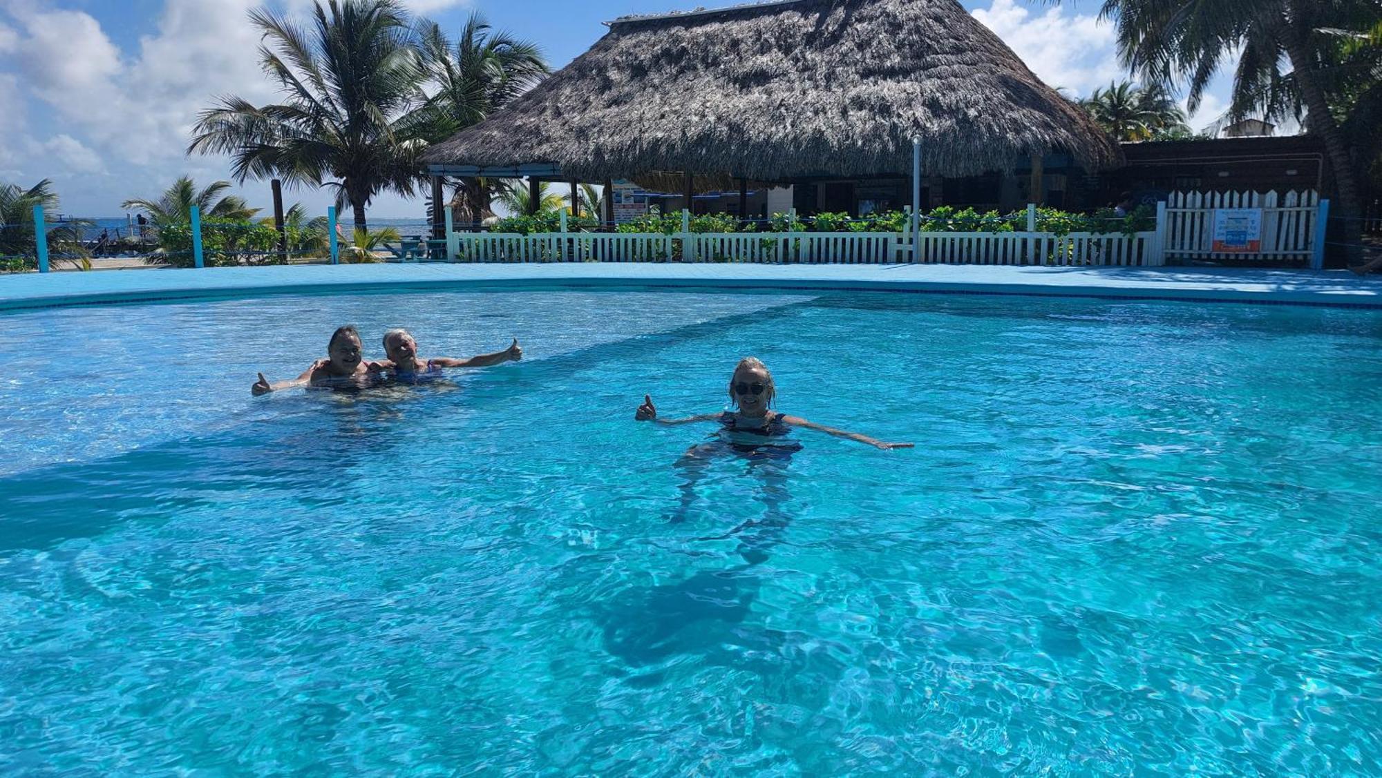 Royal Caribbean Resort San Pedro  Eksteriør bilde